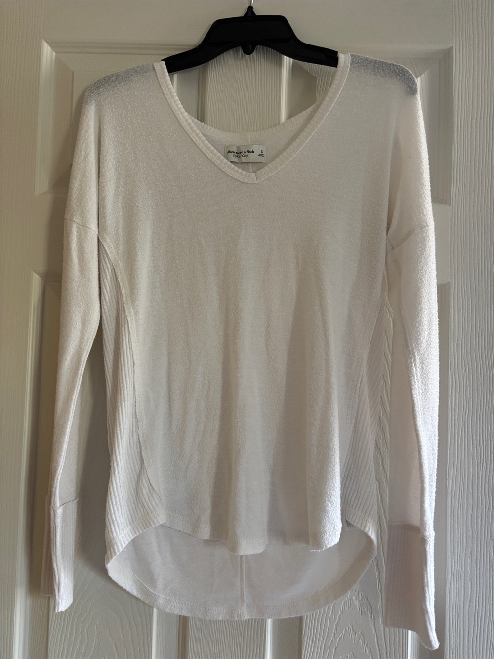 Abercrombie & Fitch Lightweight White V-Neck Long-Sleeve Top